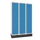 Klädskåp Sonesson, BxDxH 1200x550x1900 mm, sockel, 3 dörrar i 3 skåp, blå/vit