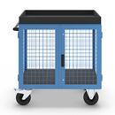 Verkstadsvagn Indra, front och långsidor av stålgaller, utan hyllplan